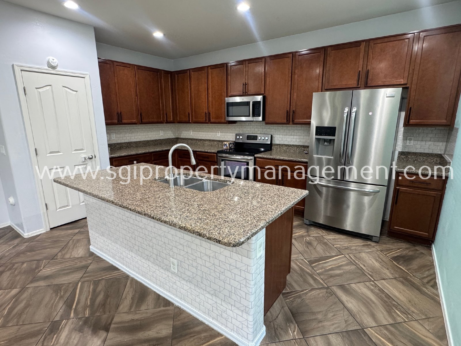 Great 3 bedroom in gated community property image