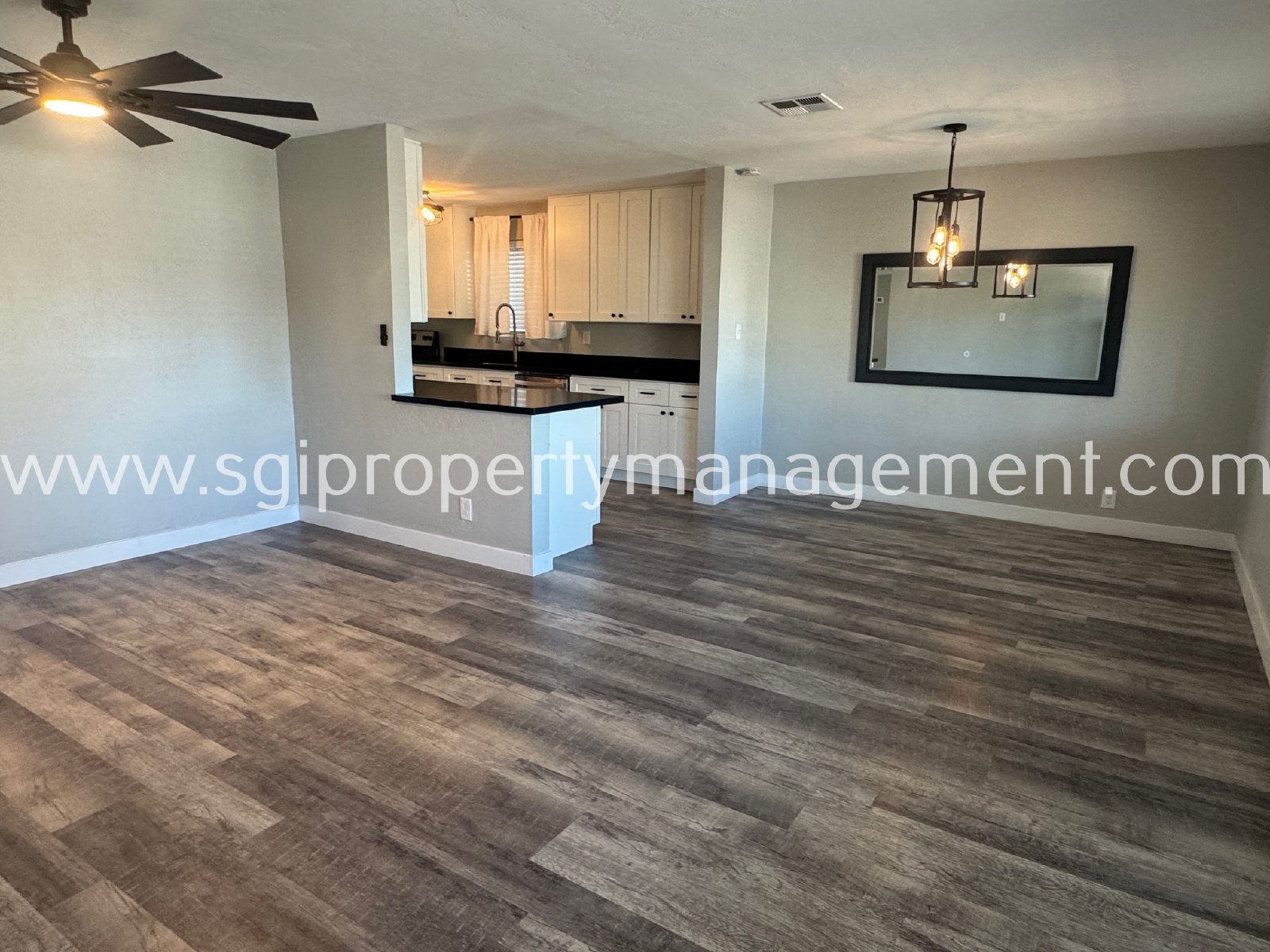 Stylish 3 bedroom single level home property image