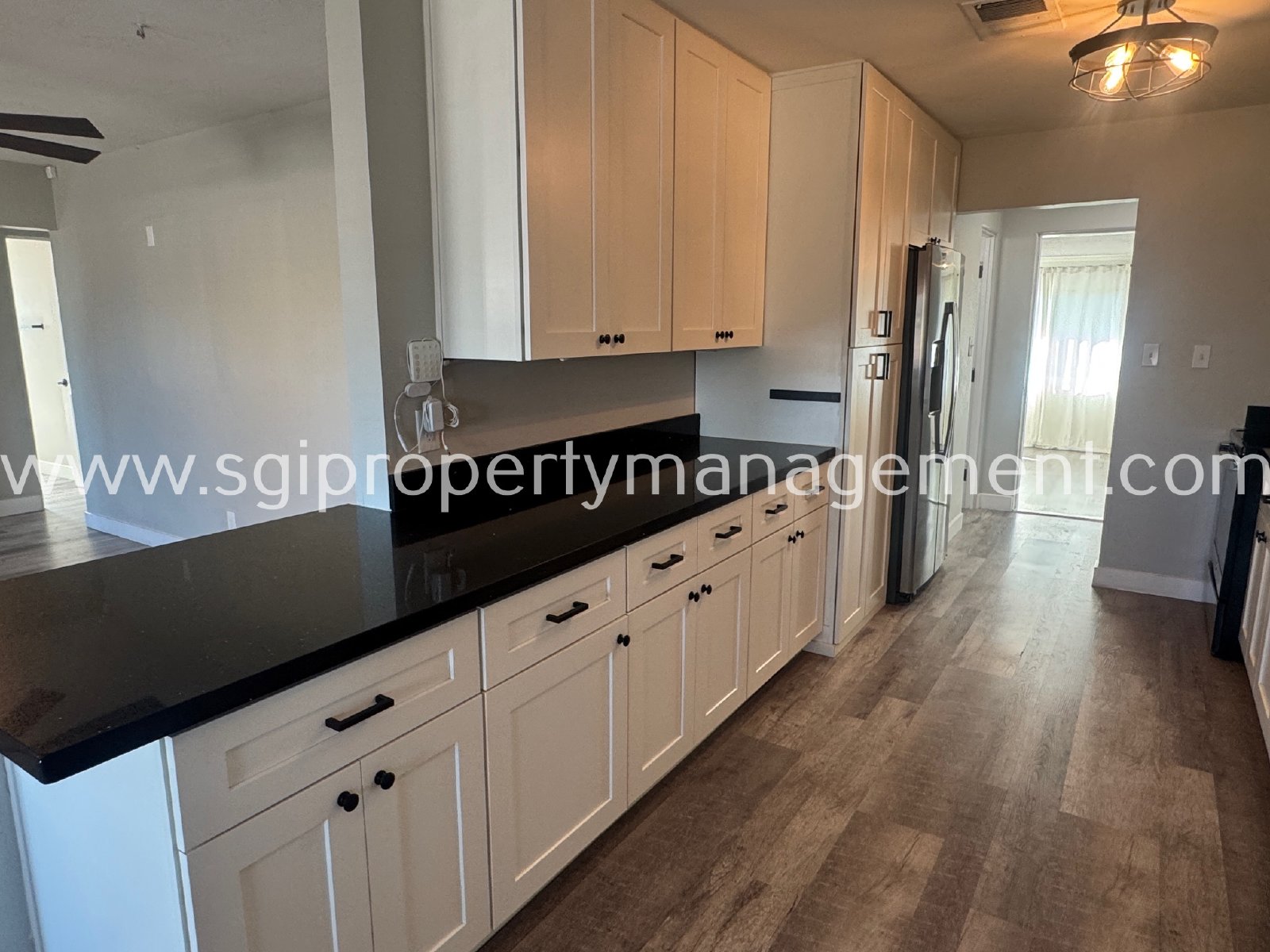 Stylish 3 bedroom single level home property image