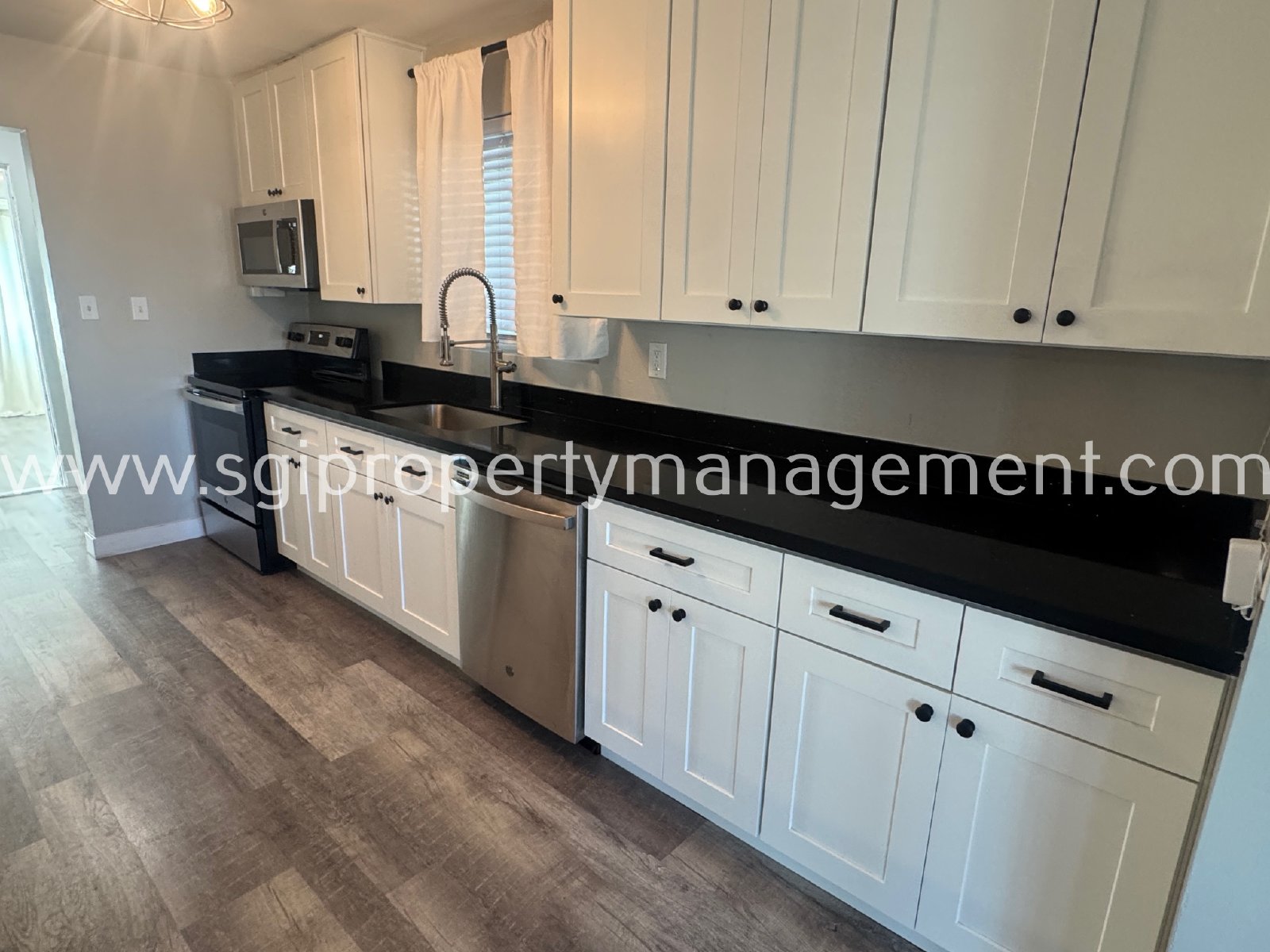 Stylish 3 bedroom single level home property image