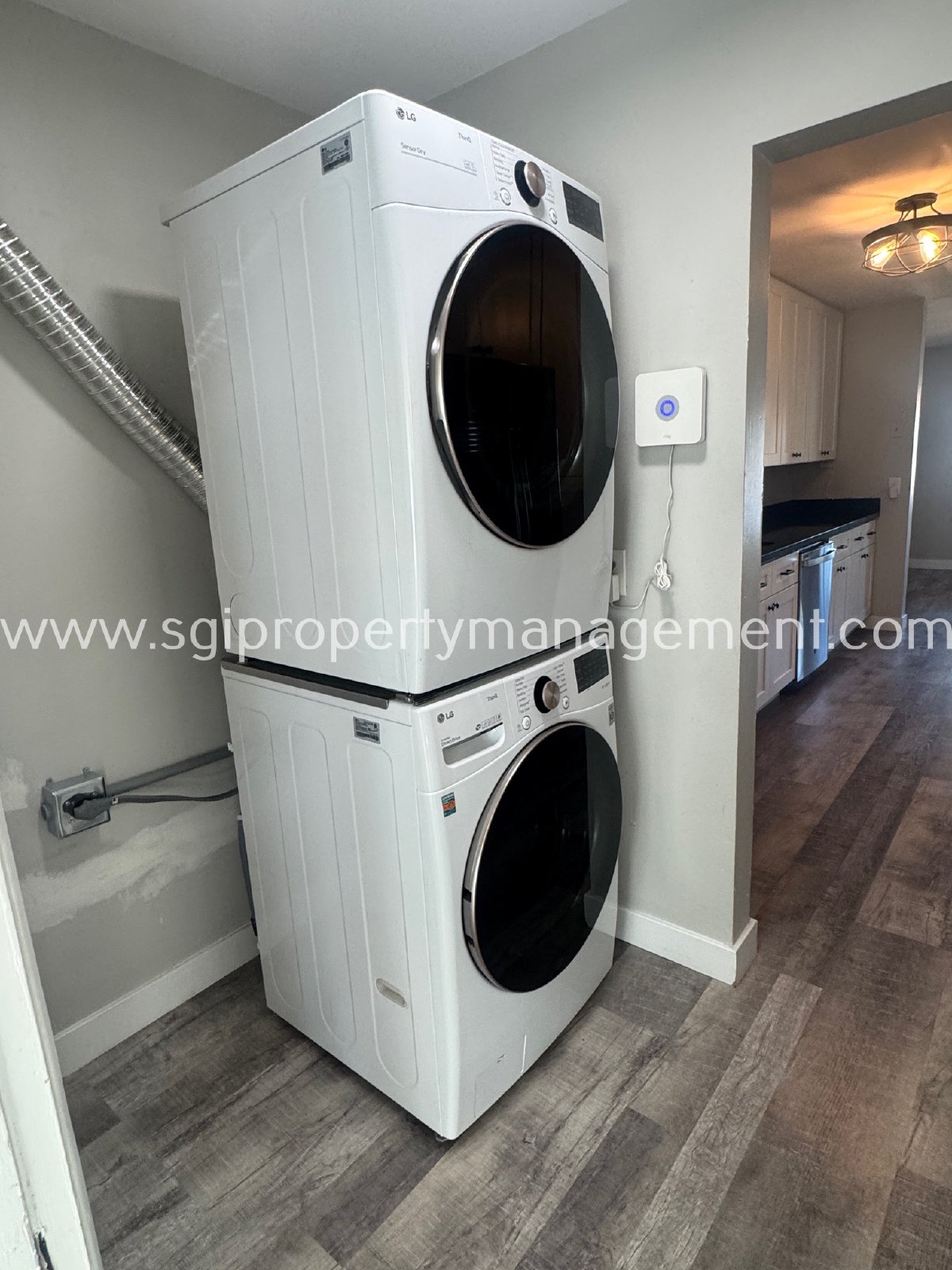 Stylish 3 bedroom single level home property image