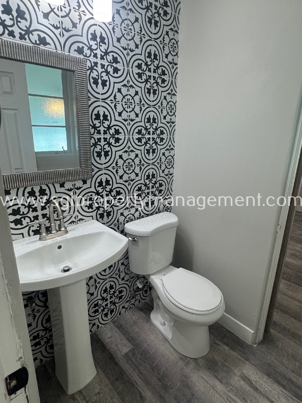 Stylish 3 bedroom single level home property image