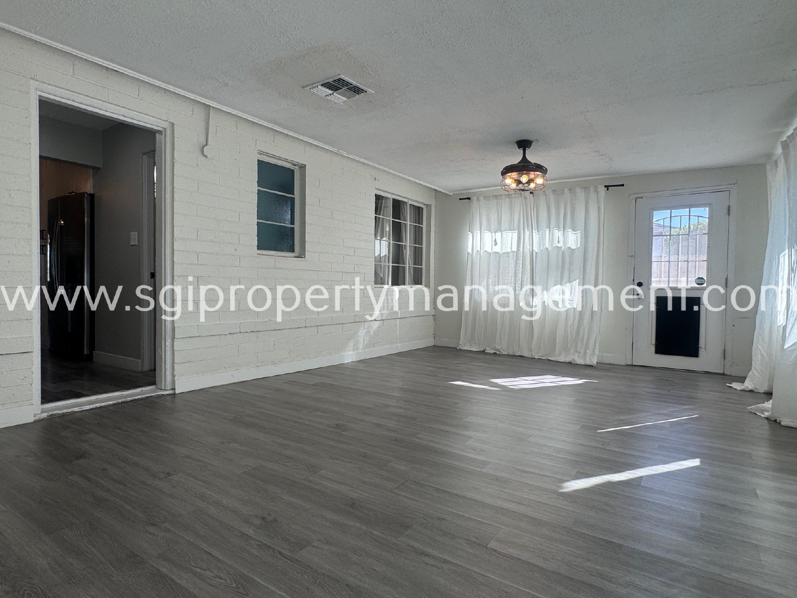 Stylish 3 bedroom single level home property image