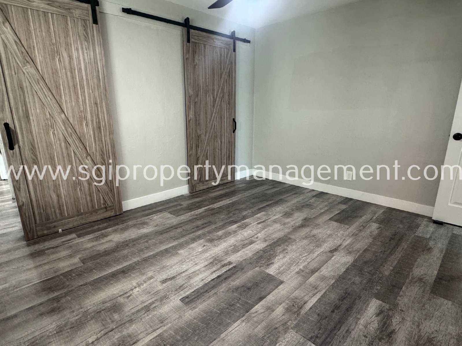 Stylish 3 bedroom single level home property image