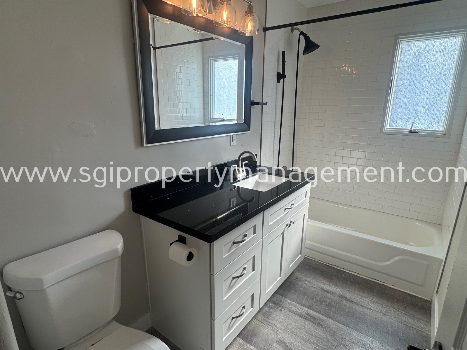 Stylish 3 bedroom single level home property image