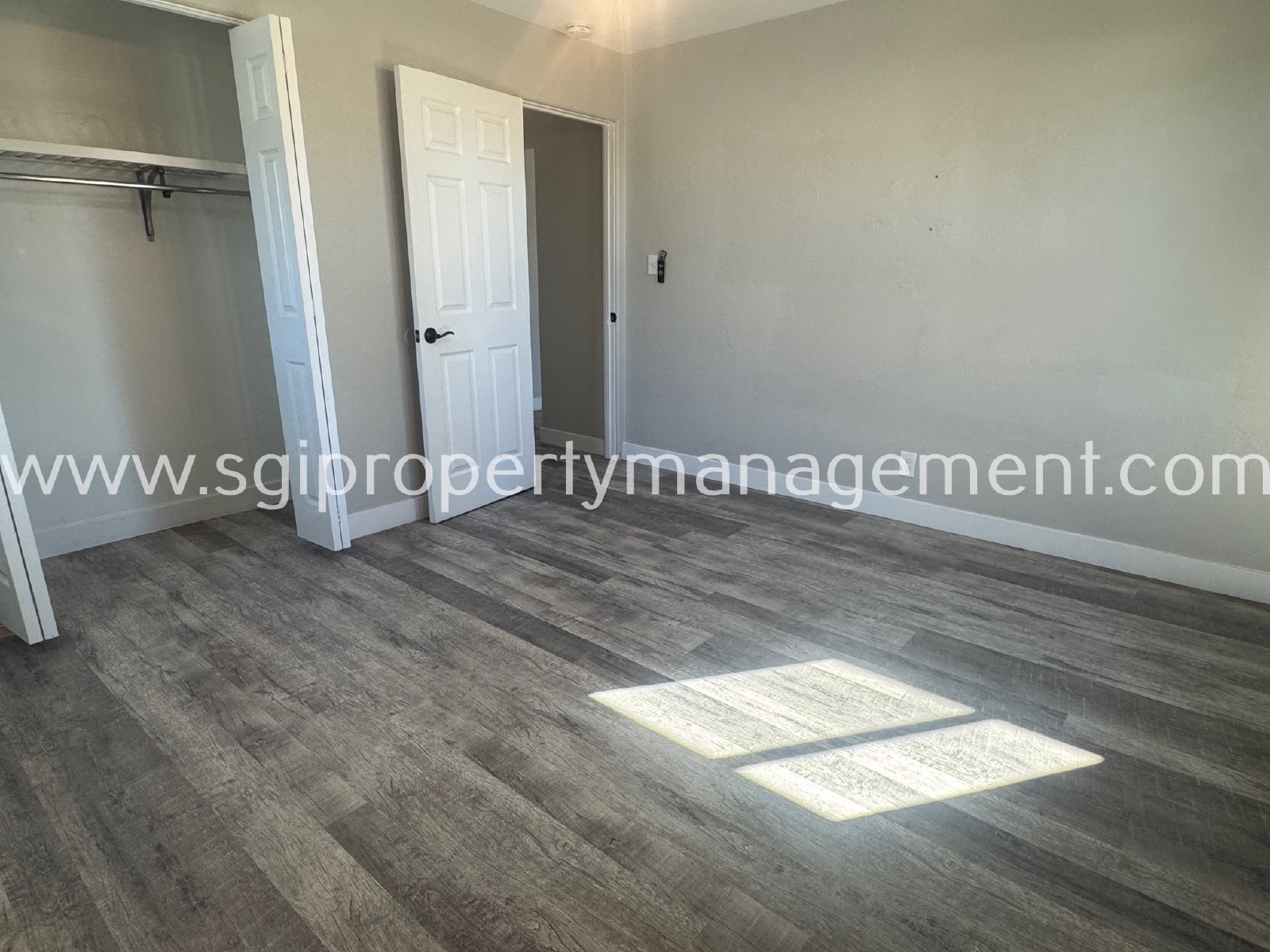 Stylish 3 bedroom single level home property image