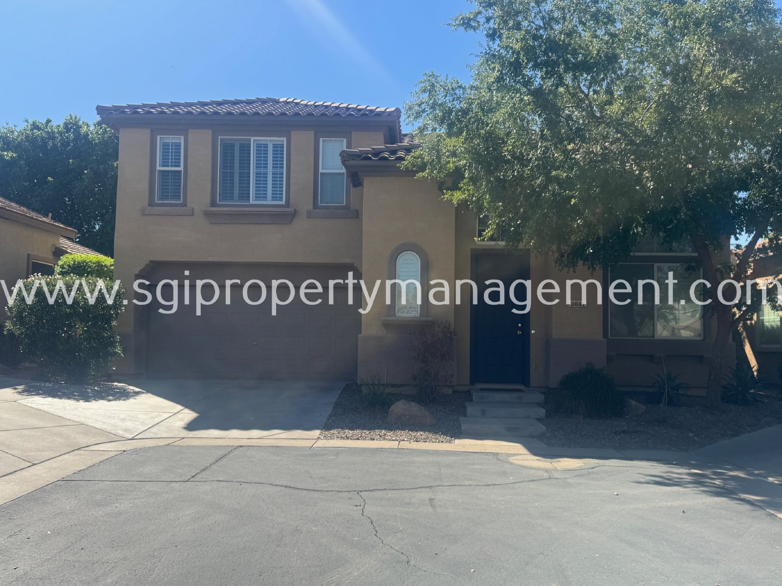 Beautiful 2 bedroom condo in gated community property image