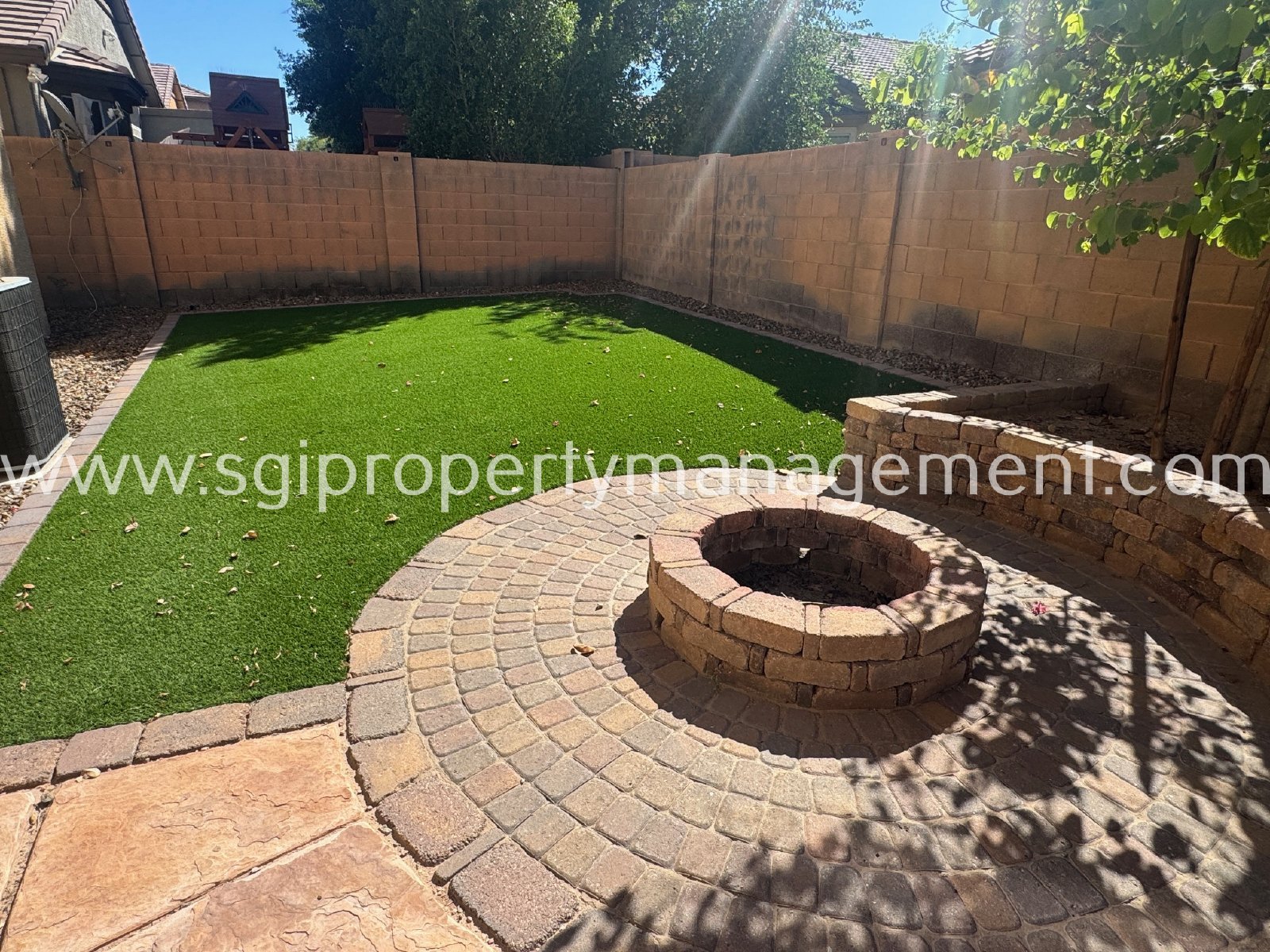 Beautiful 2 bedroom condo in gated community property image