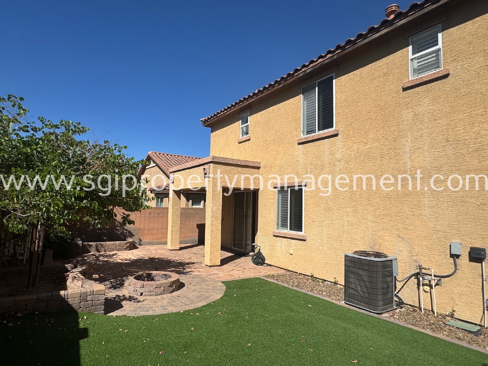 Beautiful 2 bedroom condo in gated community property image