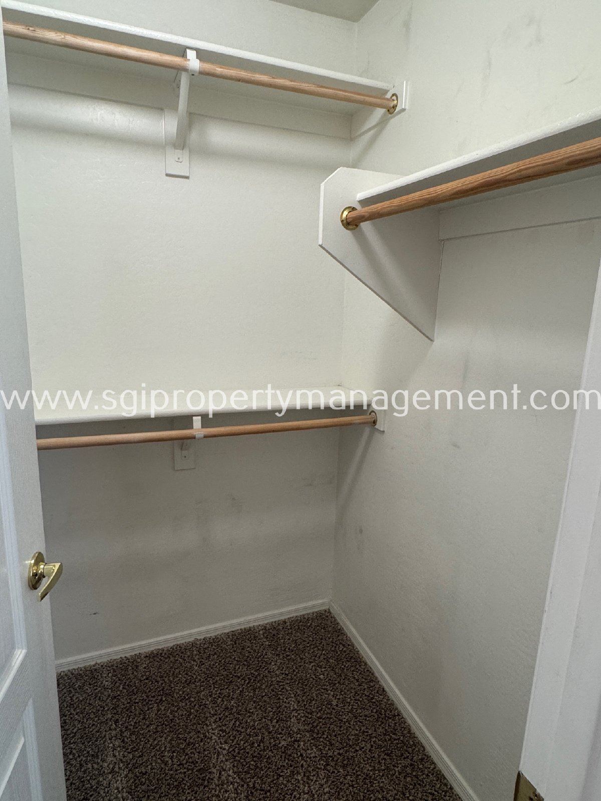 Beautiful 2 bedroom condo in gated community property image