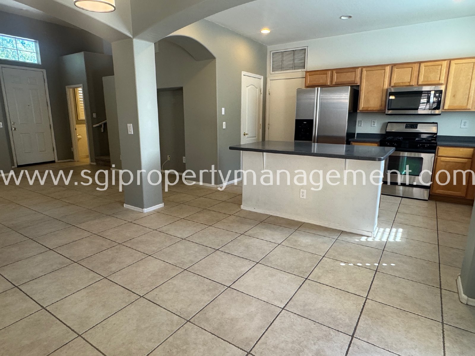 Beautiful 2 bedroom condo in gated community property image