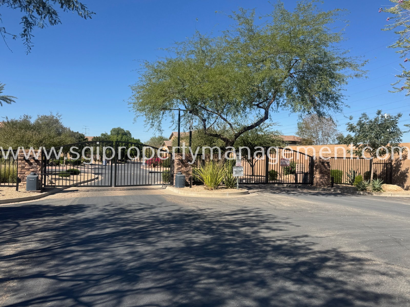 Beautiful 2 bedroom condo in gated community property image