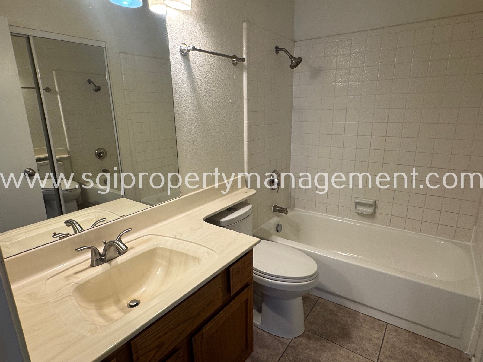 Cute 2 bedroom townhouse in quiet community property image