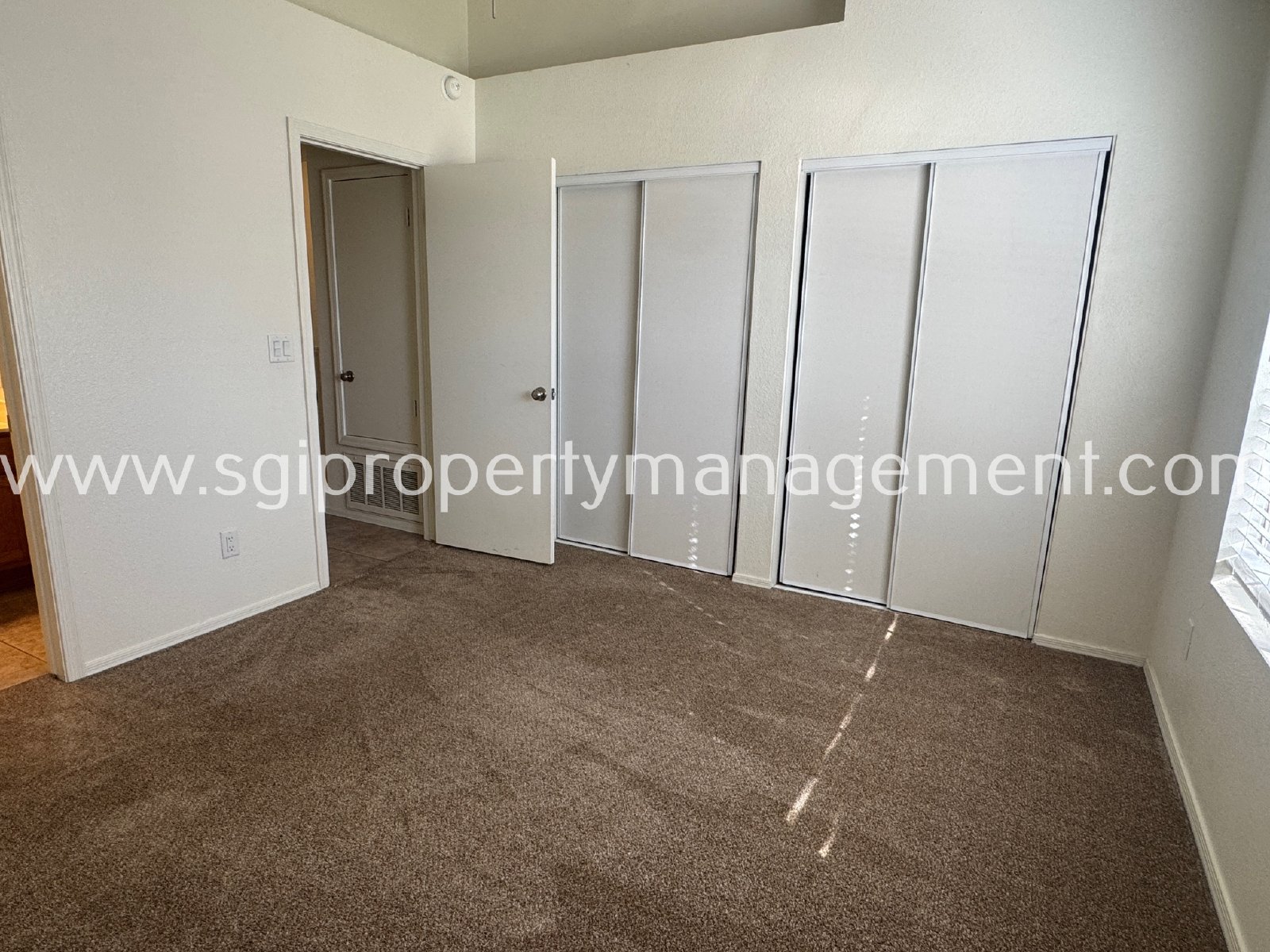 Cute 2 bedroom townhouse in quiet community property image