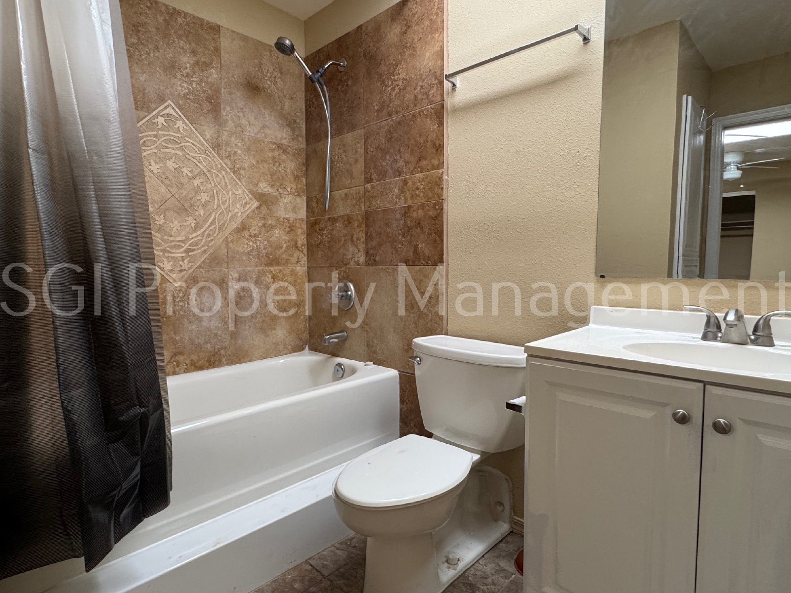 2 BEDROOM 2 BATHROOM HOME IN GREAT LOCATION!! property image