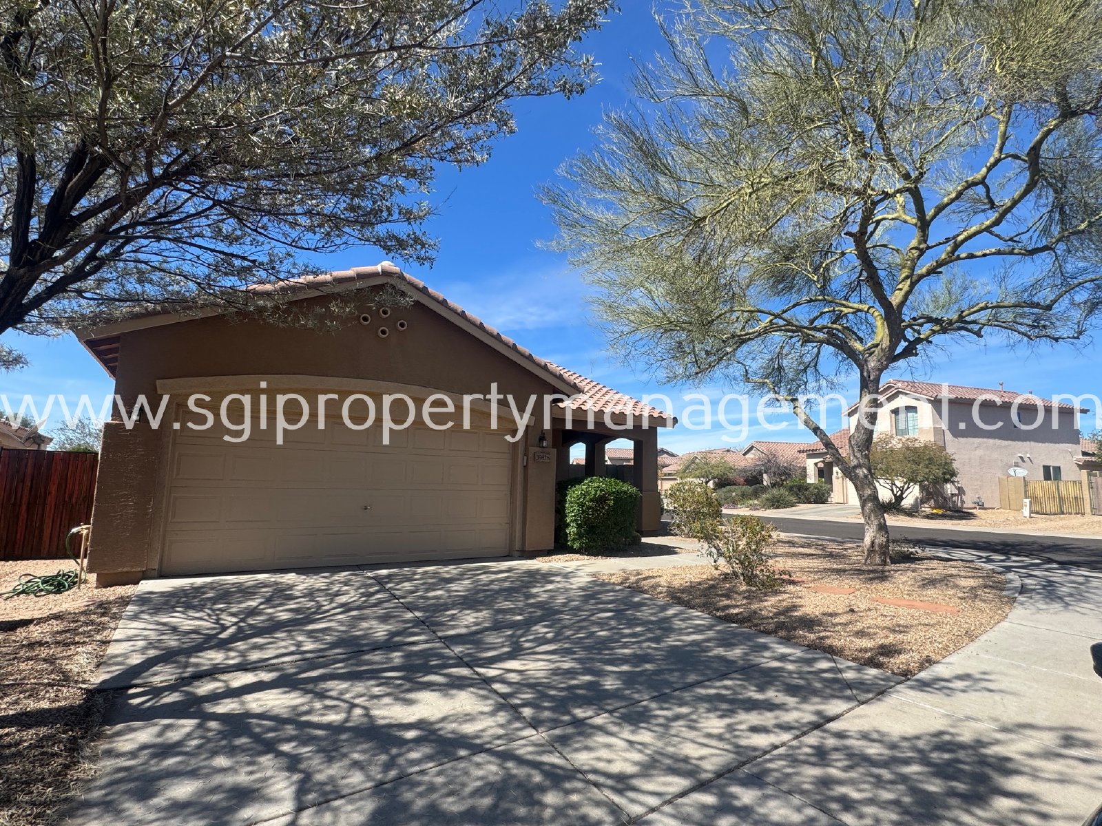 Anthem home with 3 bedrooms, den and 2 bathrooms property image