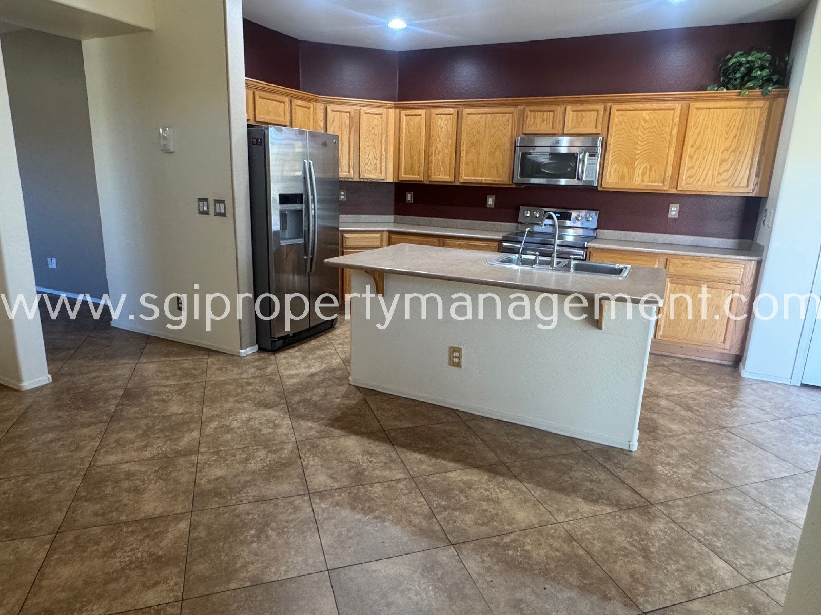 Anthem home with 3 bedrooms, den and 2 bathrooms property image