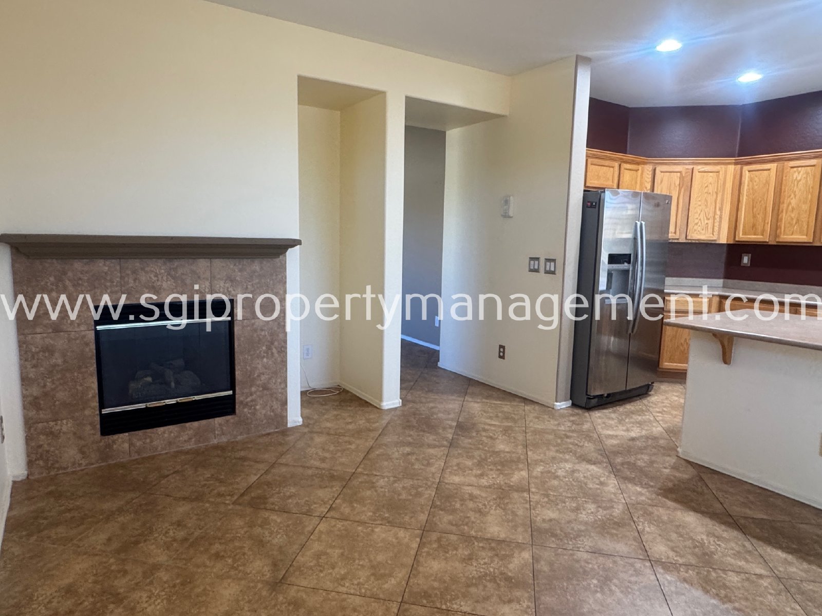 Anthem home with 3 bedrooms, den and 2 bathrooms property image