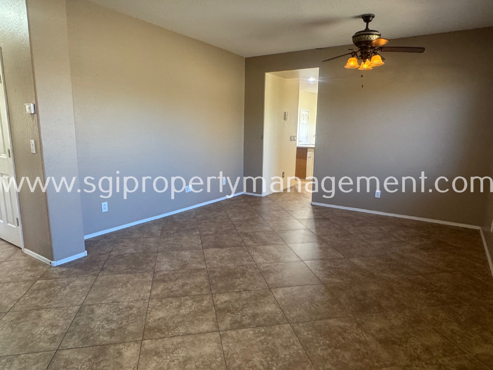 Anthem home with 3 bedrooms, den and 2 bathrooms property image