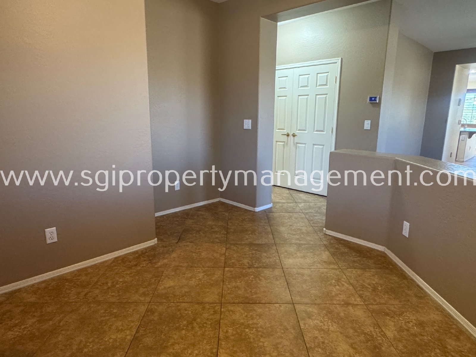 Anthem home with 3 bedrooms, den and 2 bathrooms property image