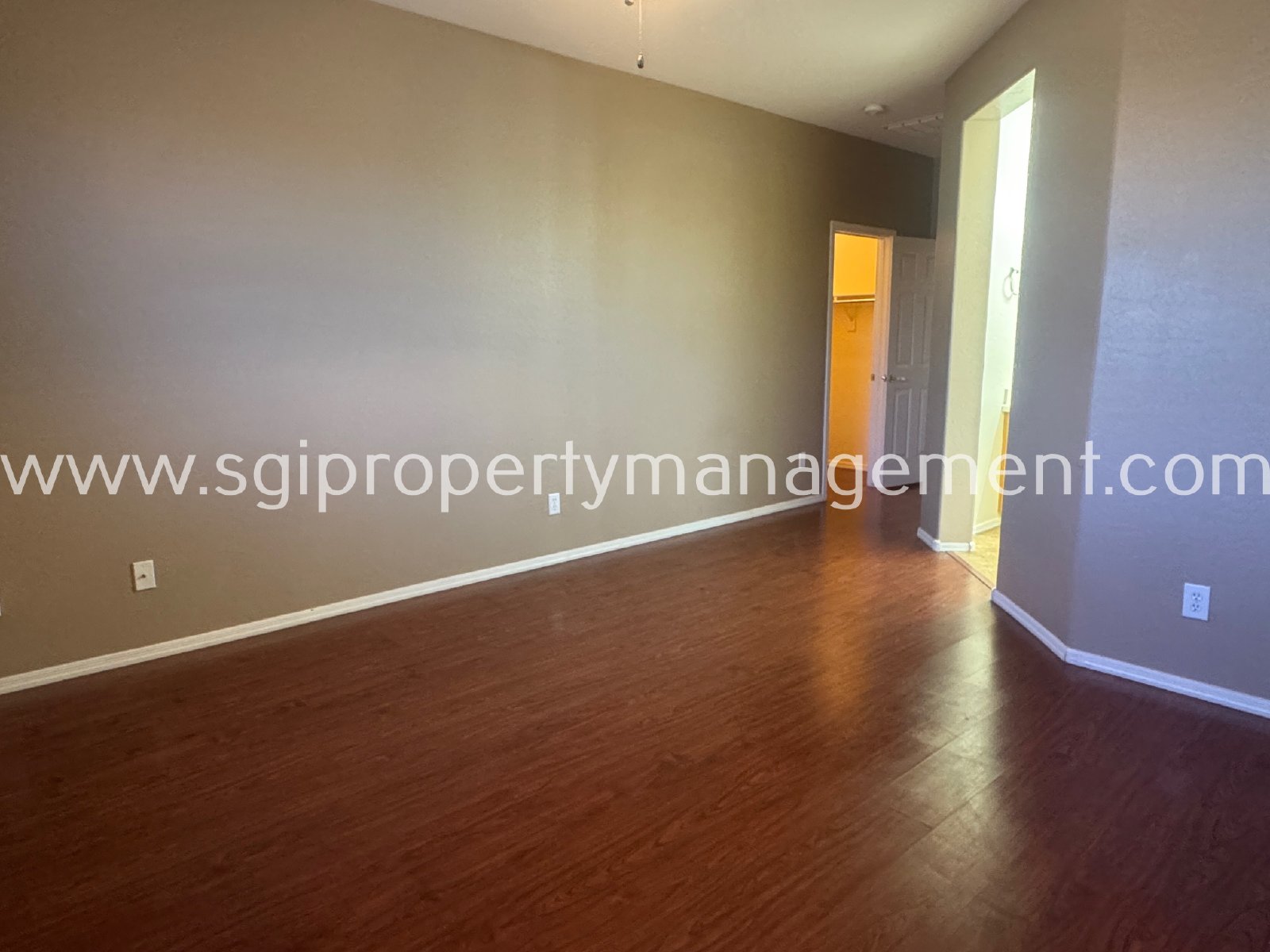 Anthem home with 3 bedrooms, den and 2 bathrooms property image