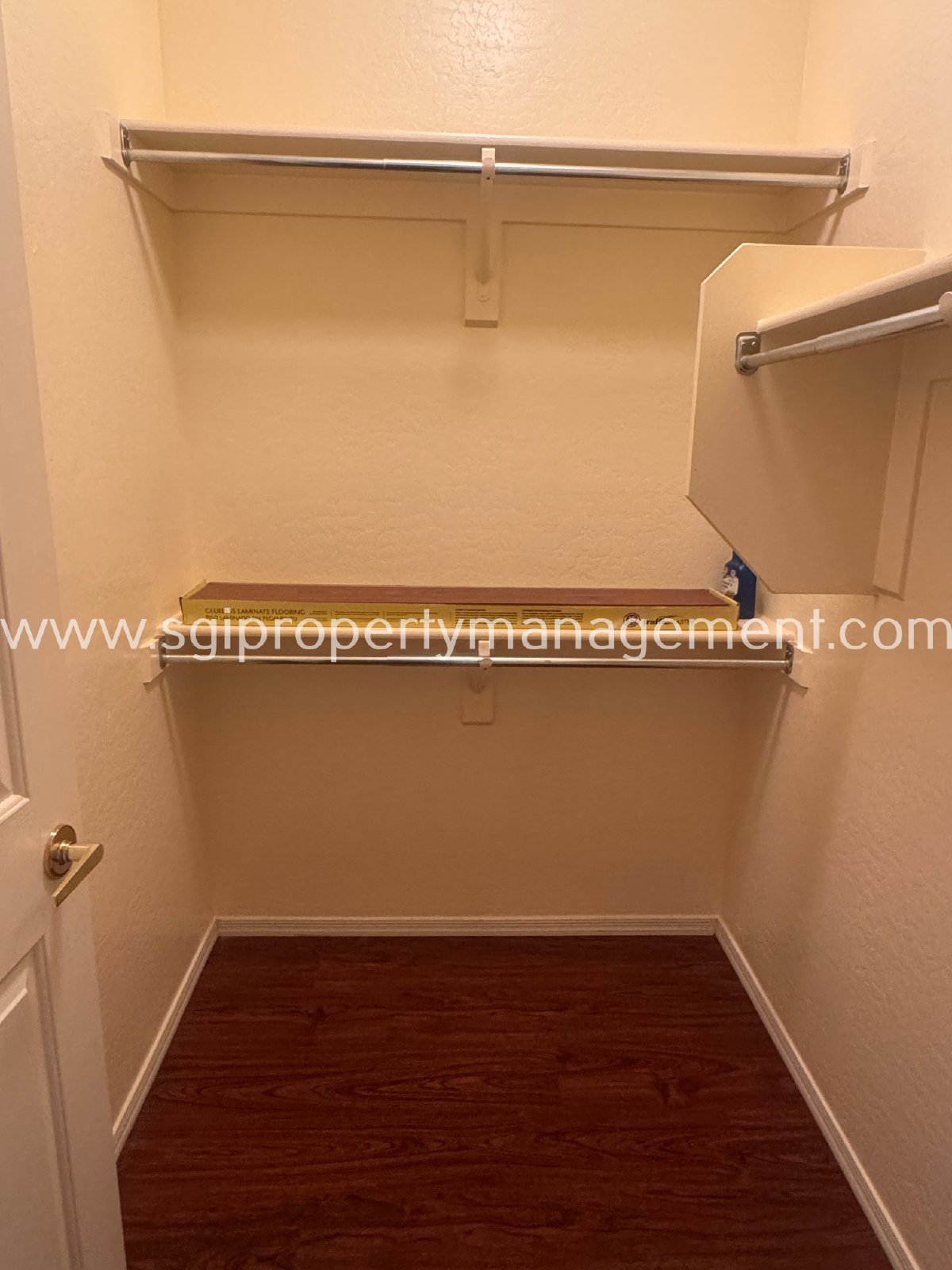 Anthem home with 3 bedrooms, den and 2 bathrooms property image