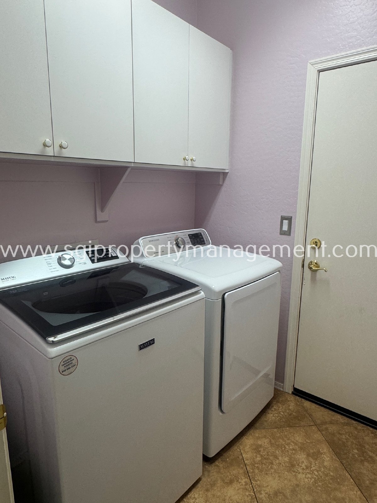 Anthem home with 3 bedrooms, den and 2 bathrooms property image