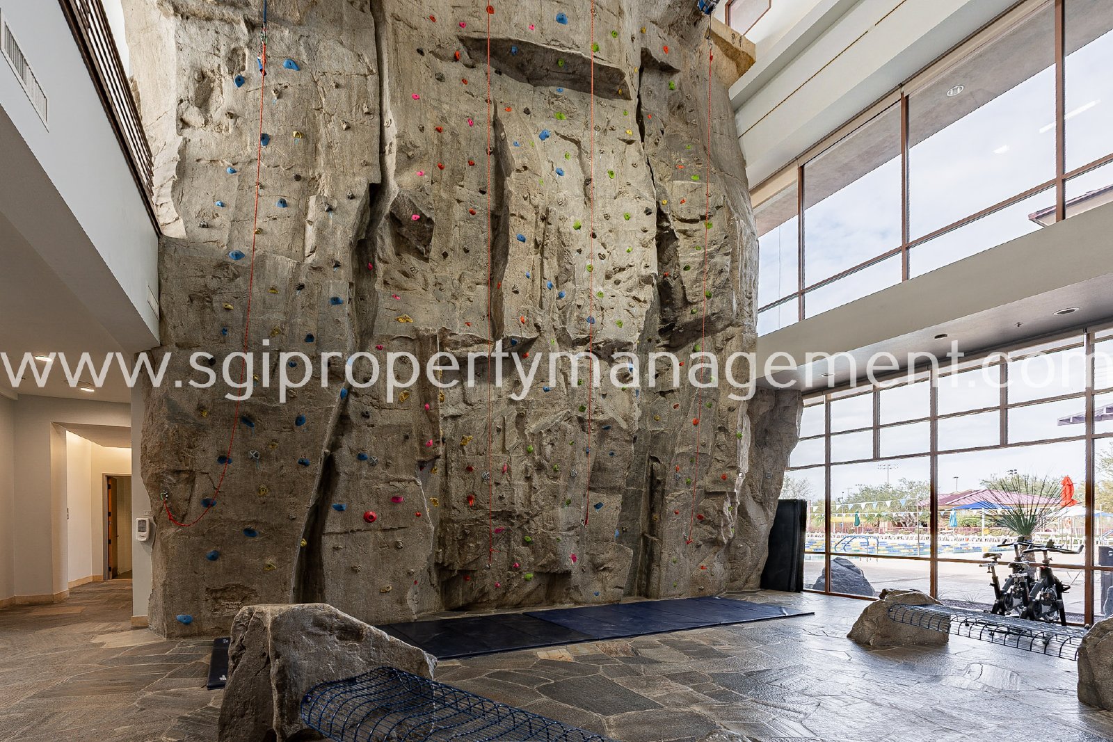 Anthem home with 3 bedrooms, den and 2 bathrooms property image