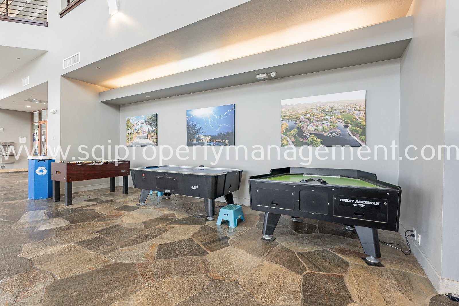 Anthem home with 3 bedrooms, den and 2 bathrooms property image