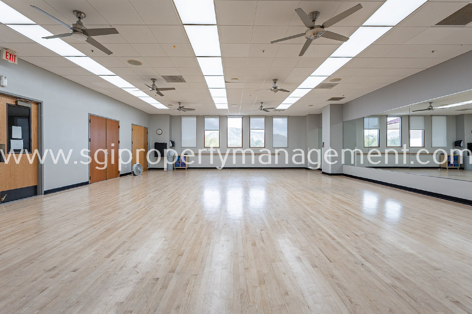 Anthem home with 3 bedrooms, den and 2 bathrooms property image