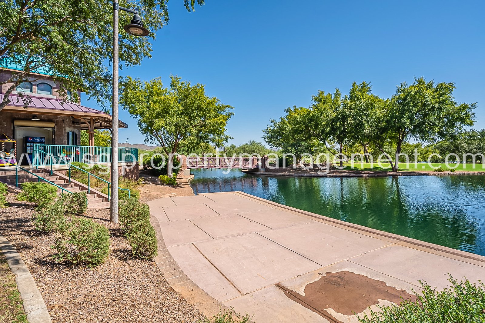 Anthem home with 3 bedrooms, den and 2 bathrooms property image