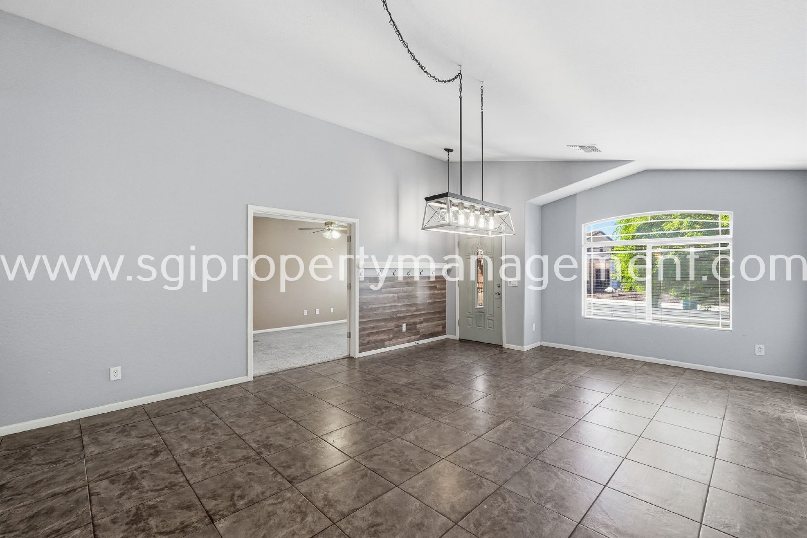 4-BEDROOM HOME CLOSE TO 303 LOOP. property image