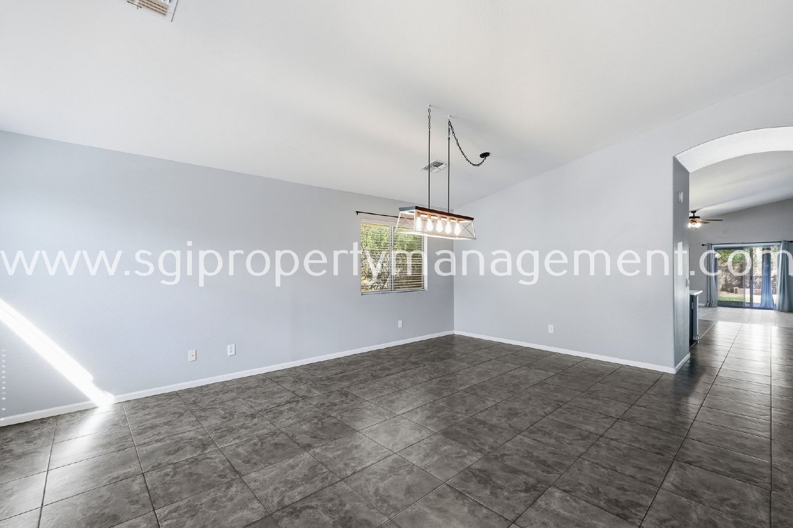 4-BEDROOM HOME CLOSE TO 303 LOOP. property image