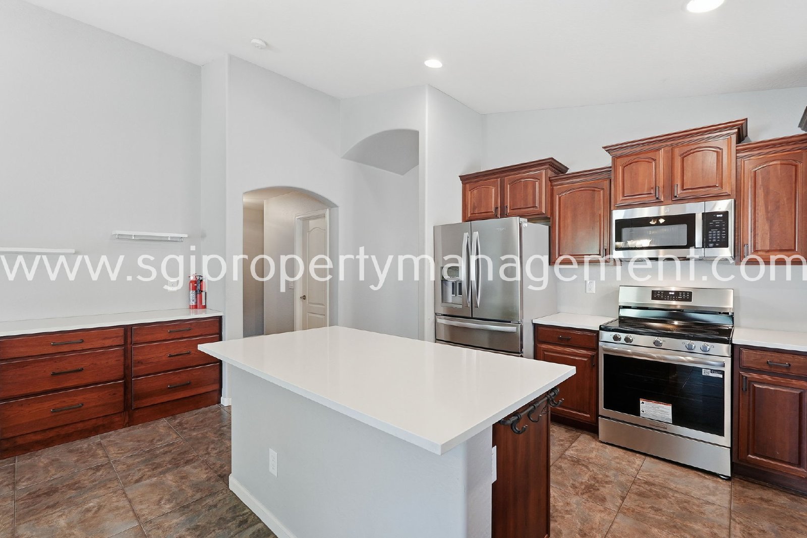 4-BEDROOM HOME CLOSE TO 303 LOOP. property image