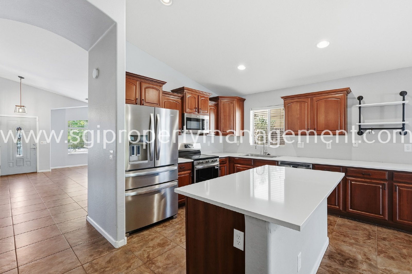 4-BEDROOM HOME CLOSE TO 303 LOOP. property image