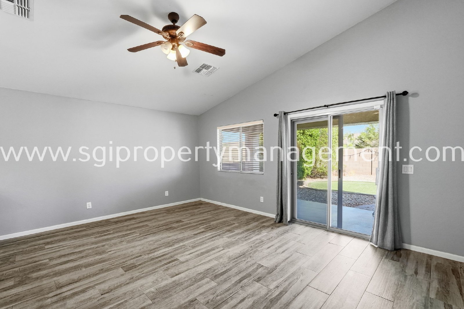 4-BEDROOM HOME CLOSE TO 303 LOOP. property image