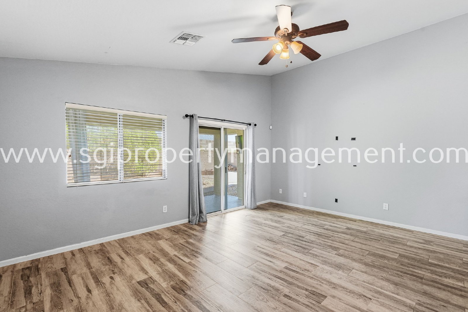 4-BEDROOM HOME CLOSE TO 303 LOOP. property image