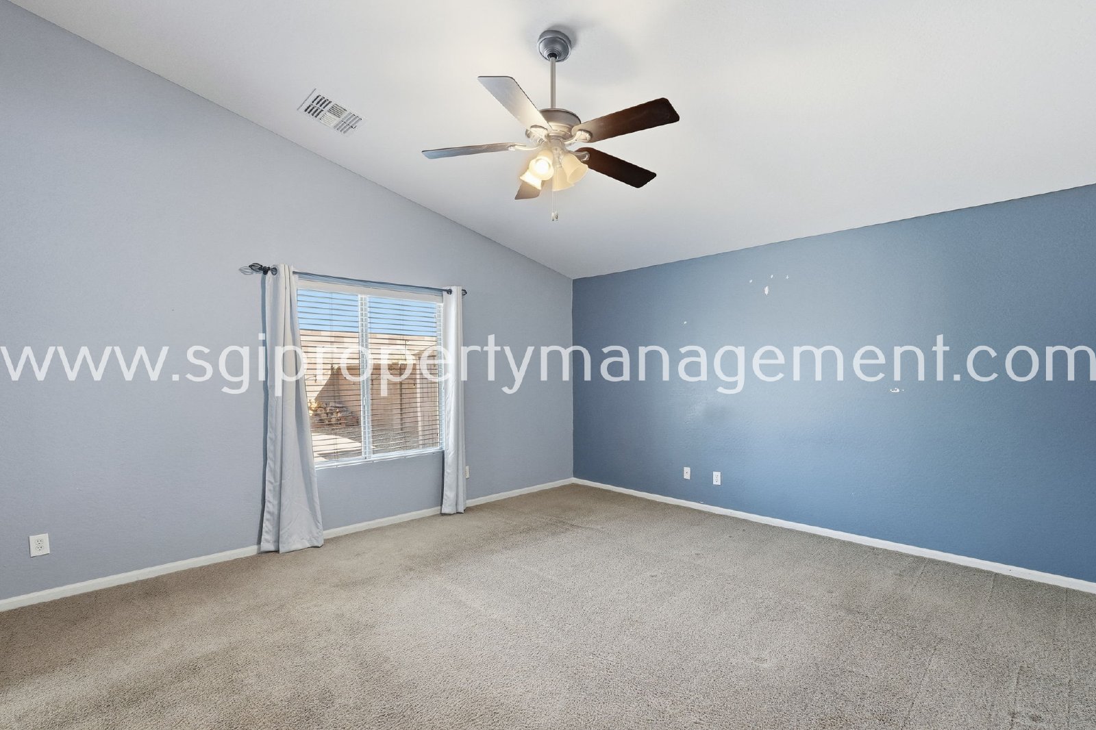 4-BEDROOM HOME CLOSE TO 303 LOOP. property image