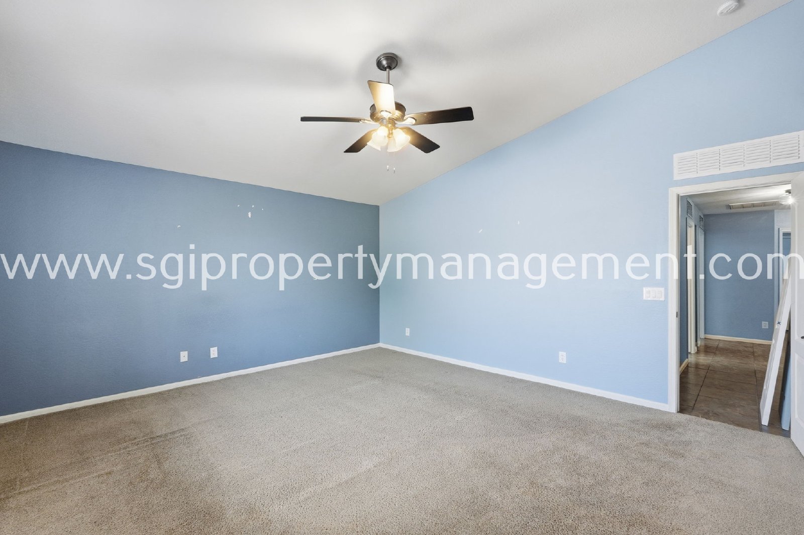 4-BEDROOM HOME CLOSE TO 303 LOOP. property image