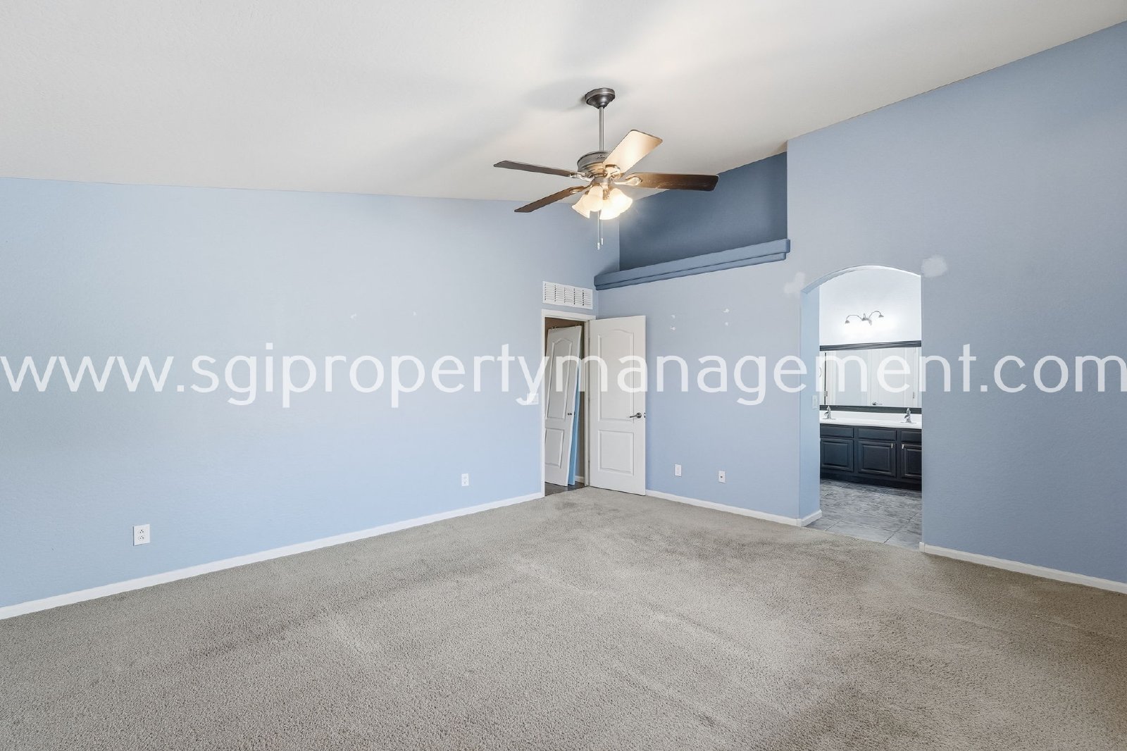 4-BEDROOM HOME CLOSE TO 303 LOOP. property image