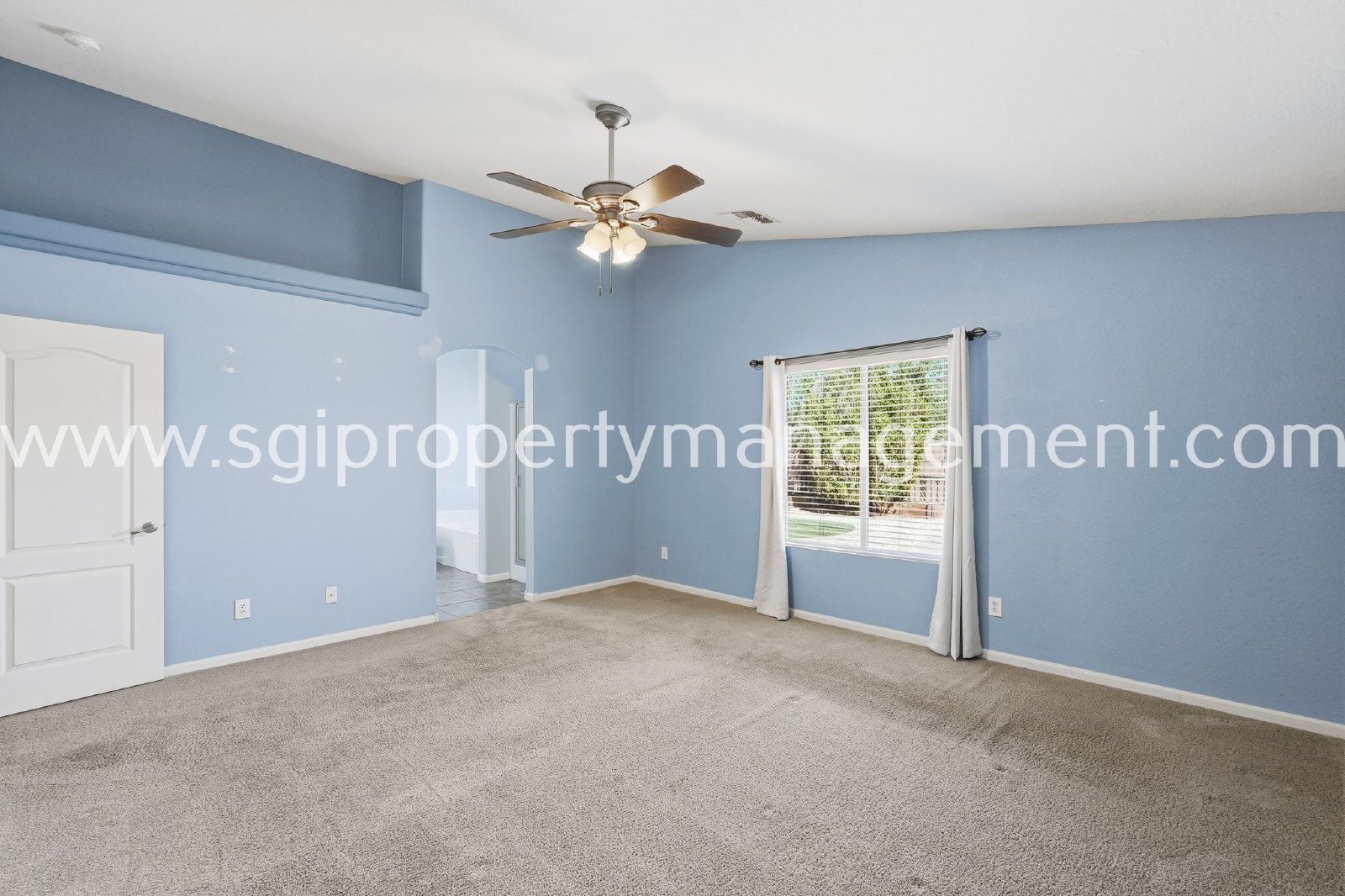 4-BEDROOM HOME CLOSE TO 303 LOOP. property image