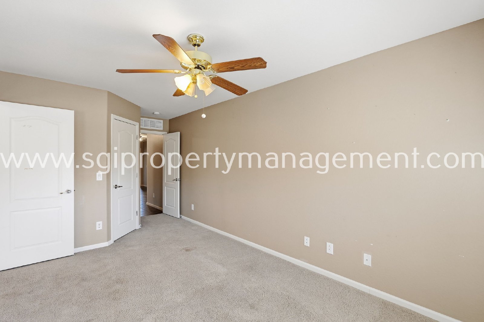 4-BEDROOM HOME CLOSE TO 303 LOOP. property image
