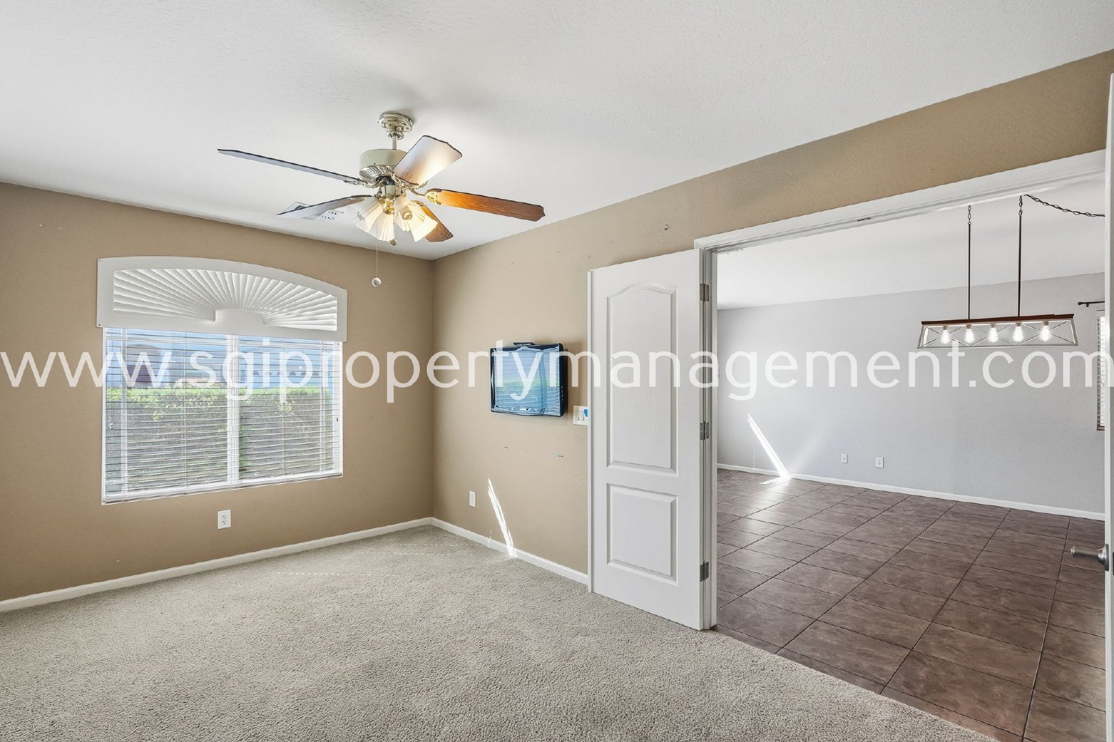4-BEDROOM HOME CLOSE TO 303 LOOP. property image