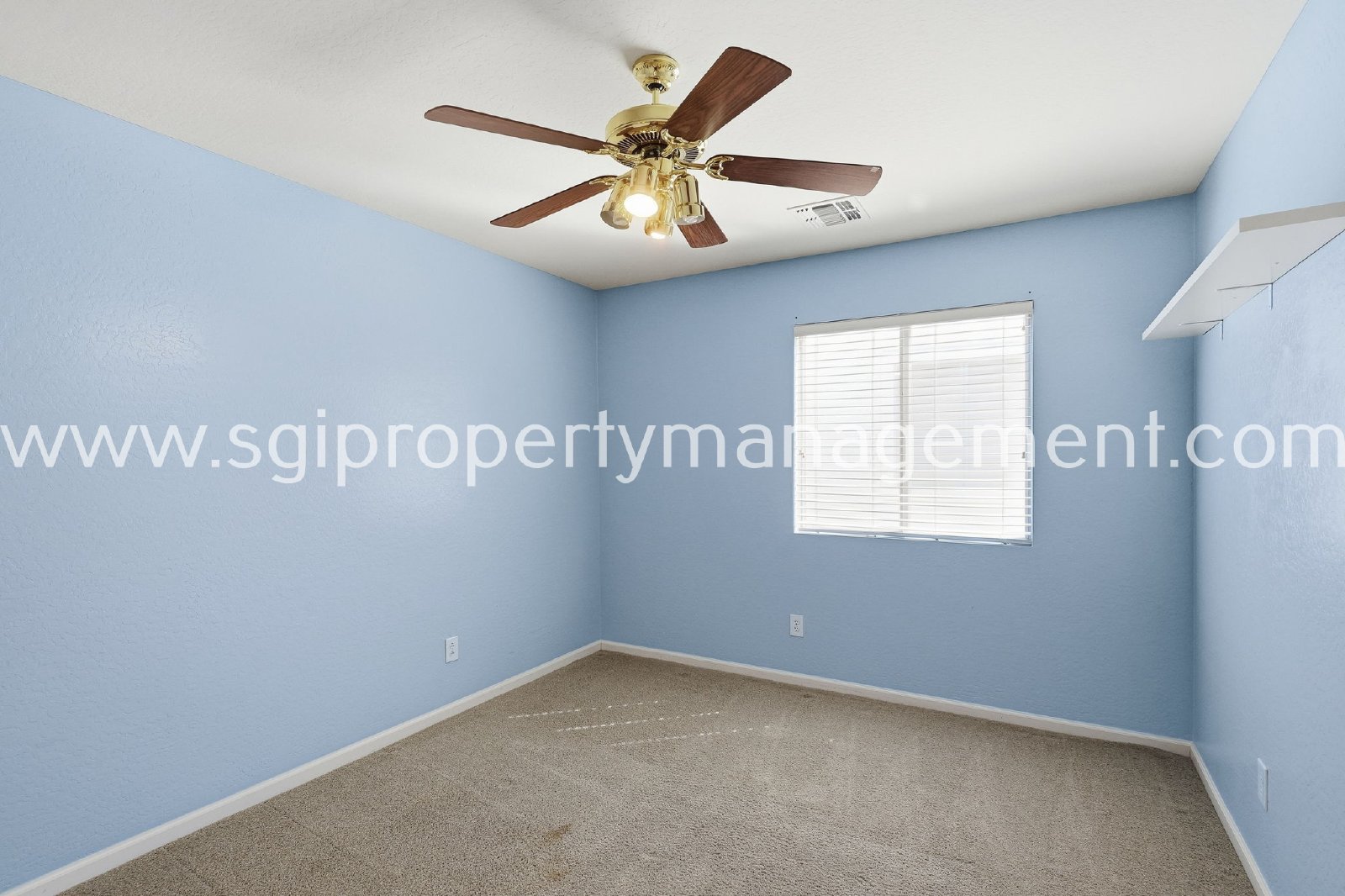4-BEDROOM HOME CLOSE TO 303 LOOP. property image