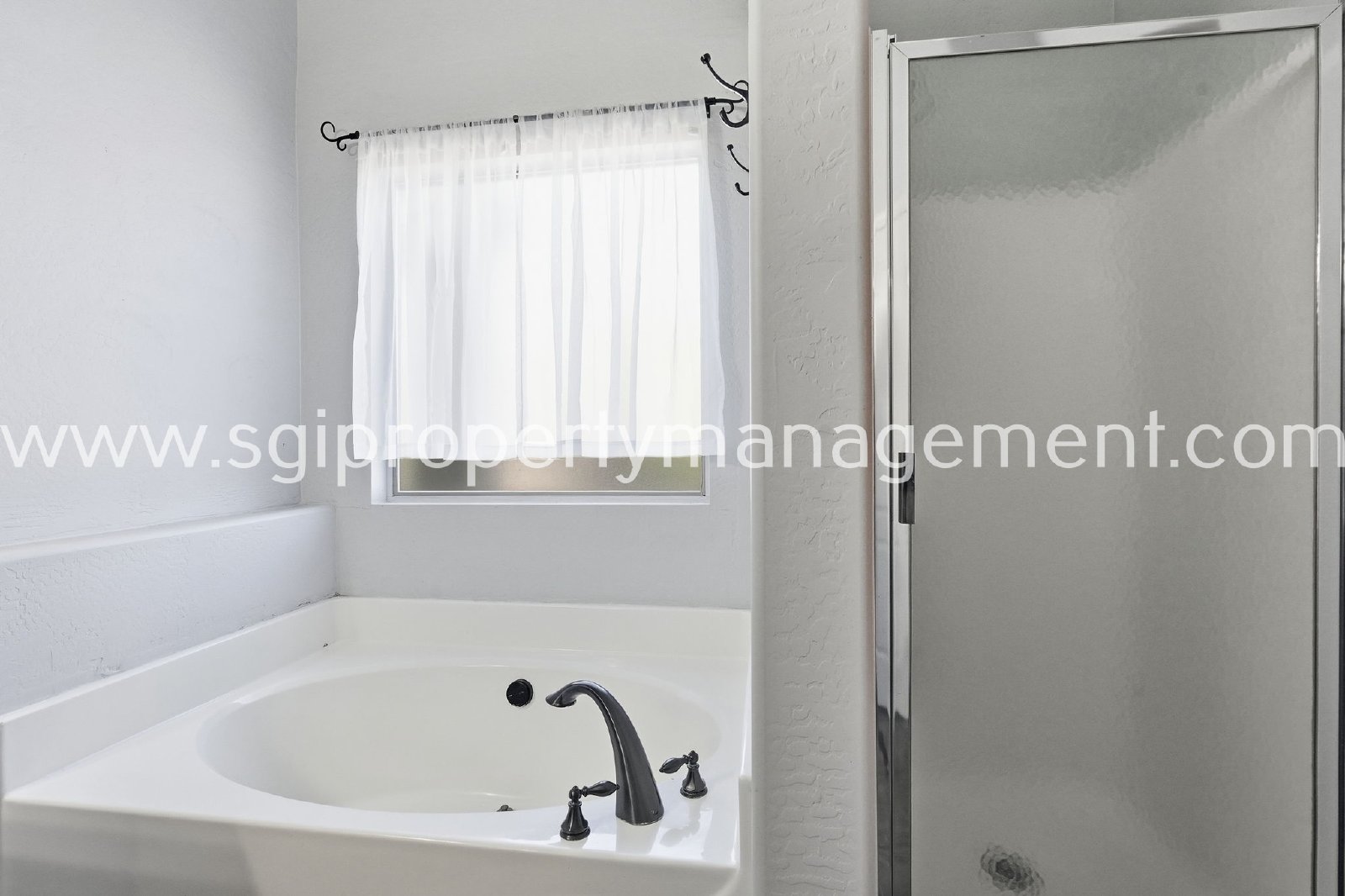 4-BEDROOM HOME CLOSE TO 303 LOOP. property image
