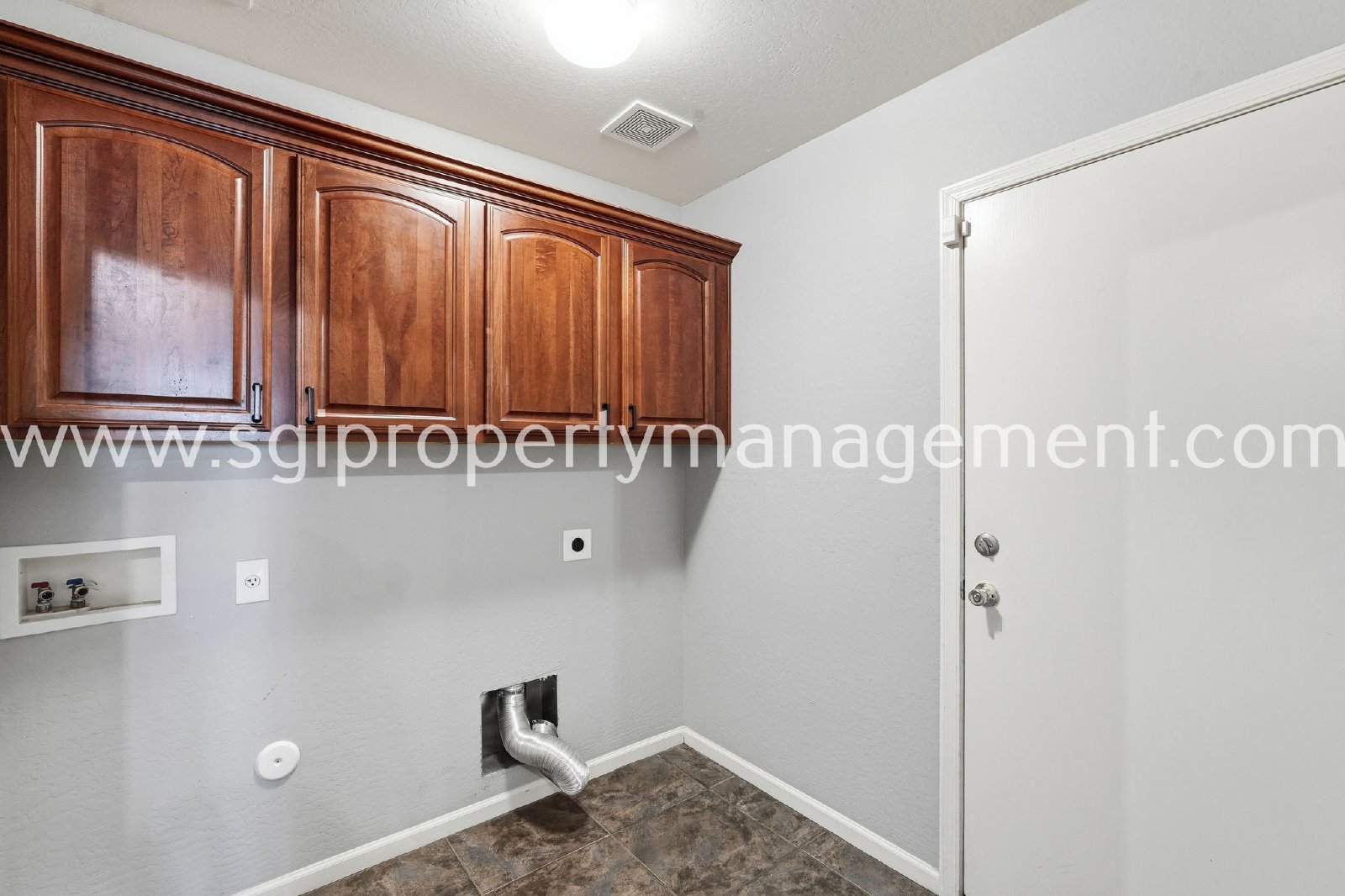 4-BEDROOM HOME CLOSE TO 303 LOOP. property image