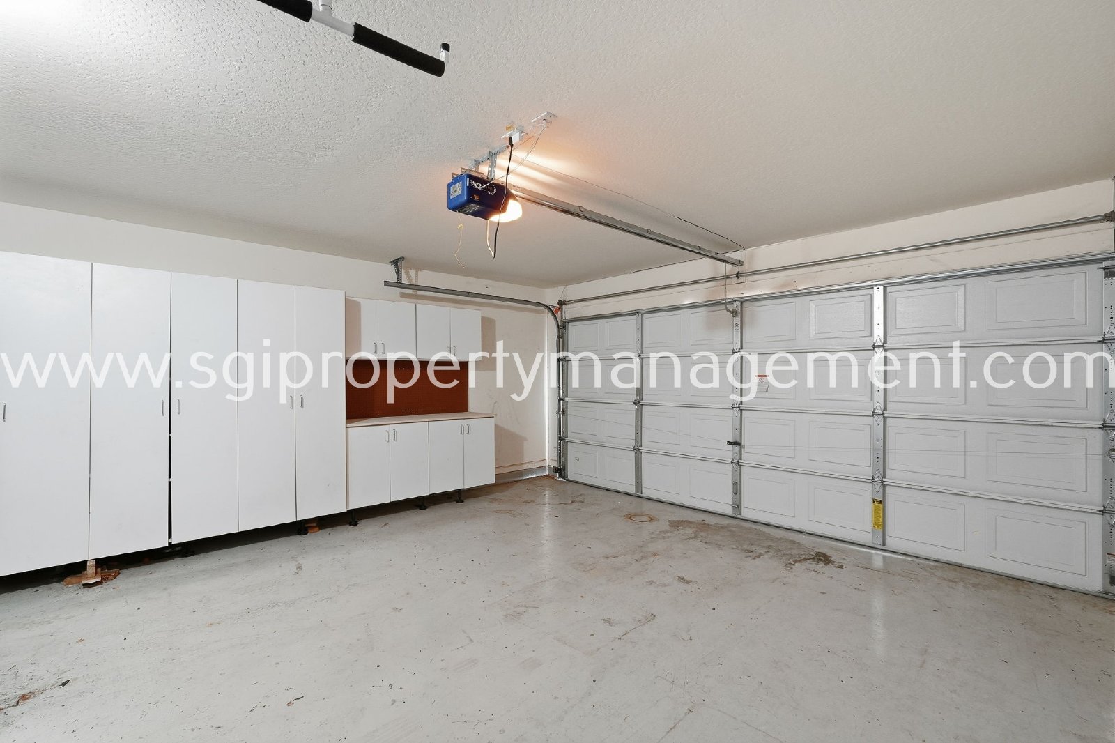 4-BEDROOM HOME CLOSE TO 303 LOOP. property image