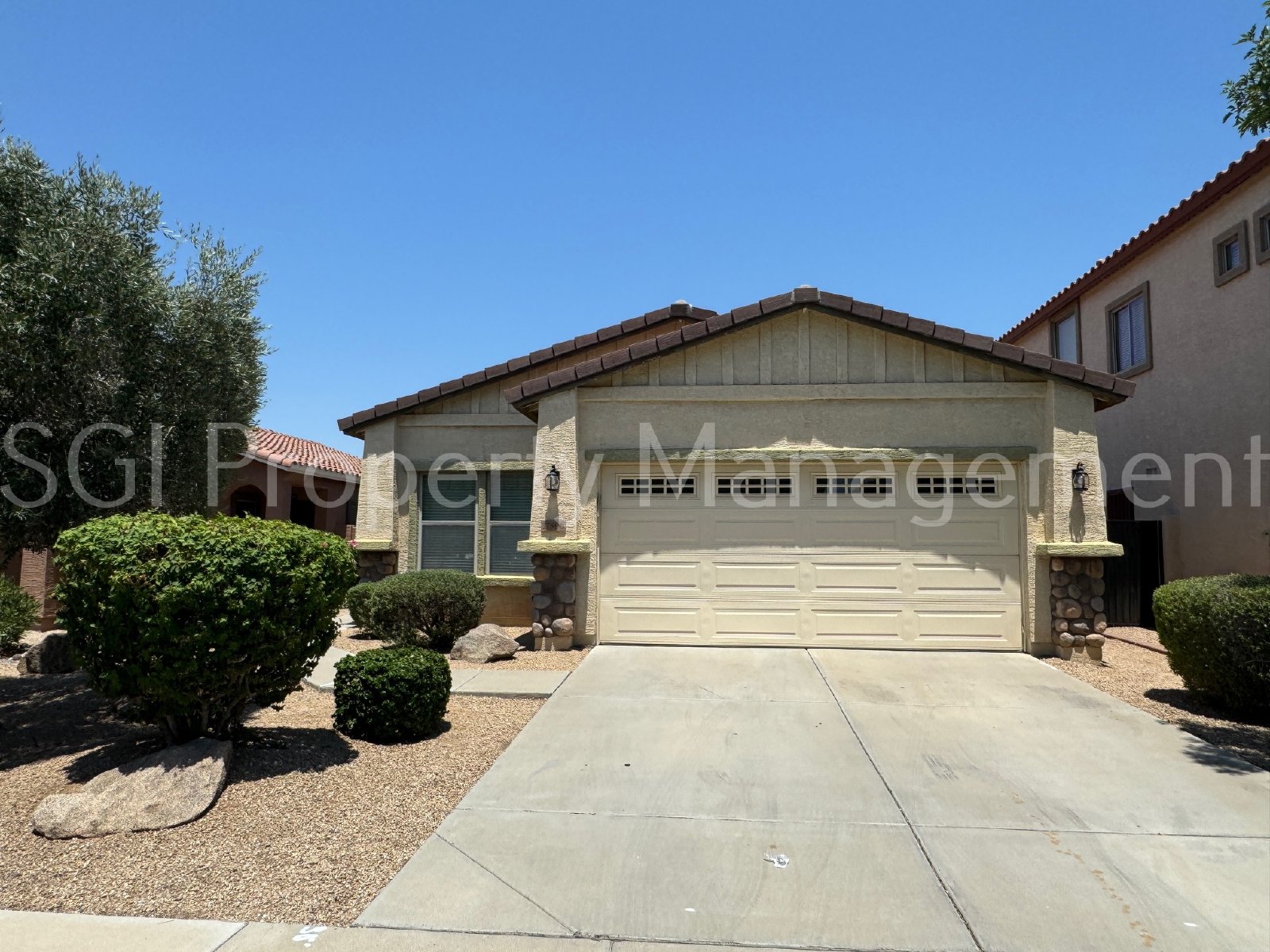 Gorgeous Suprise Farms home ready for move in property image