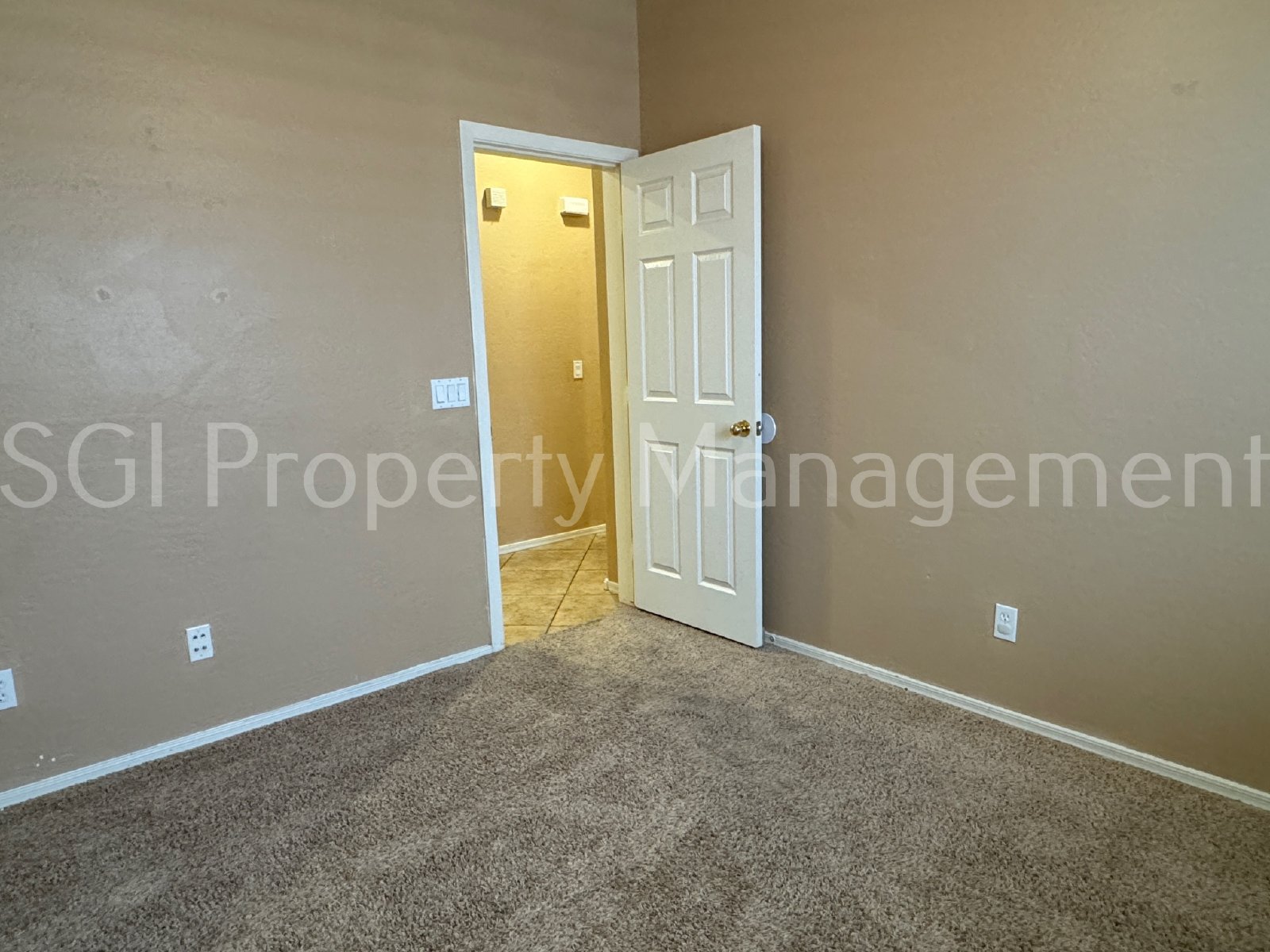 Gorgeous Suprise Farms home ready for move in property image