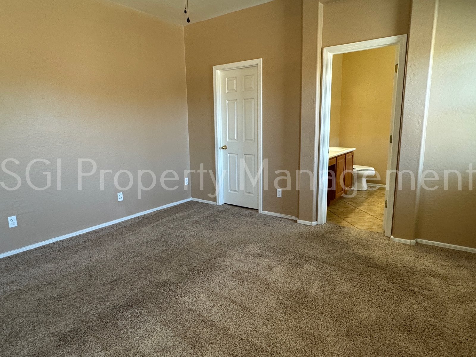 Gorgeous Suprise Farms home ready for move in property image